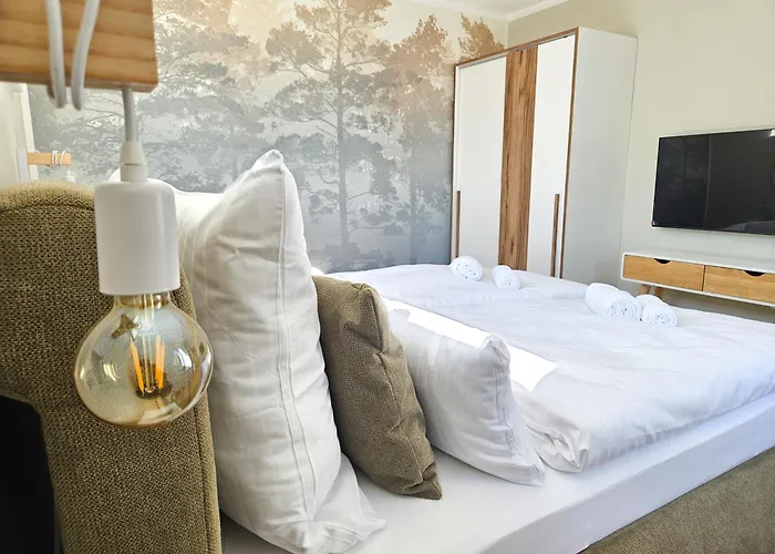 Lychenseevilla Mit Seeblick, Wintergarten, Kamin Und Sauna ヴィラ リヘン